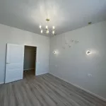 Видно вторую комнату