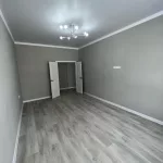 вид внутри комнаты со стороны окна