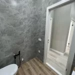 Вид из туалета на коридор