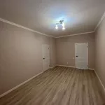 Вид внутри комнаты закрытыми дверями