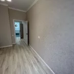 Видно цвет стен внутри комнаты