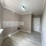 Вид внутри кухне со стороны окна